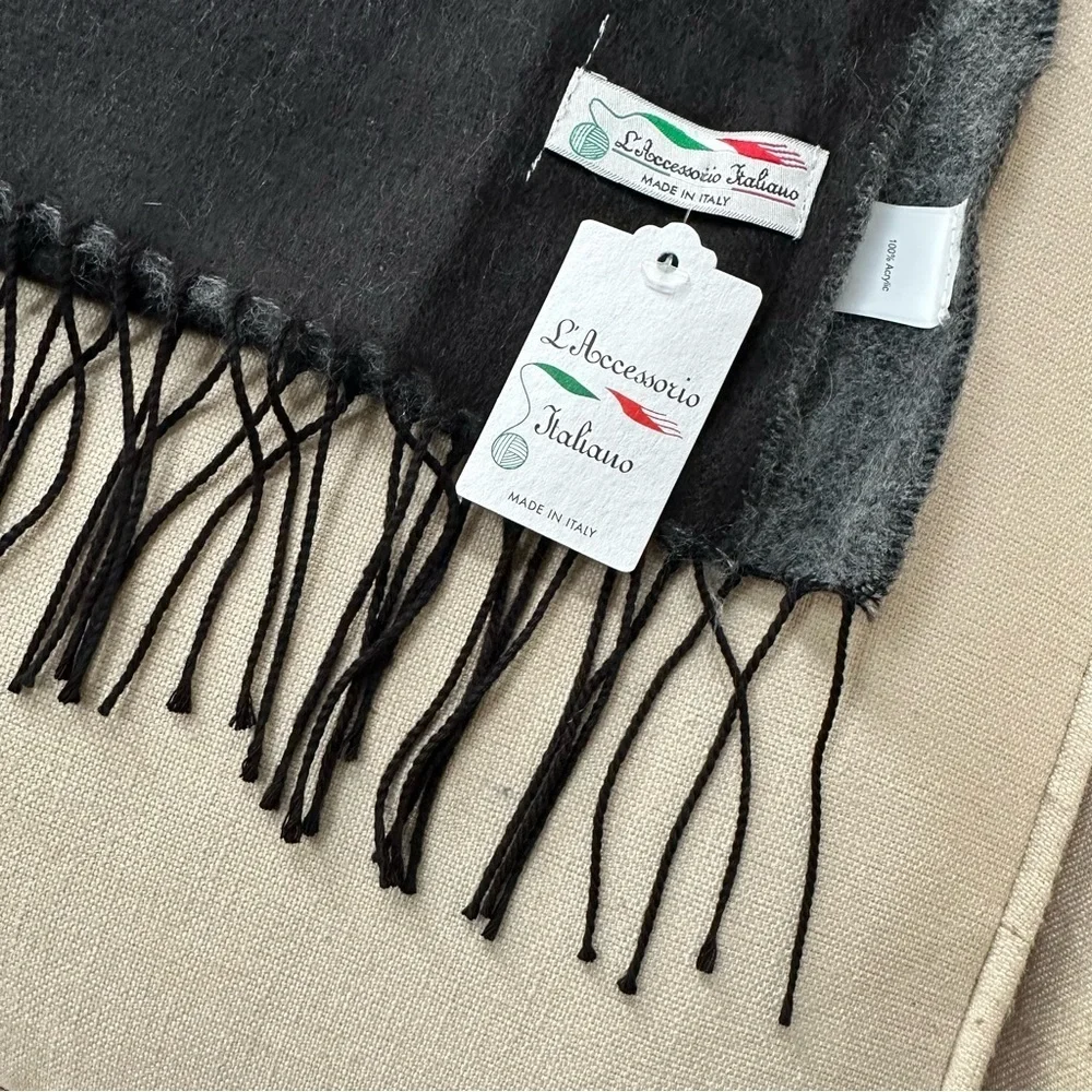 L'Accessorio Italiano Made In Italy Elegant Black and Gray Reversible Scarf
